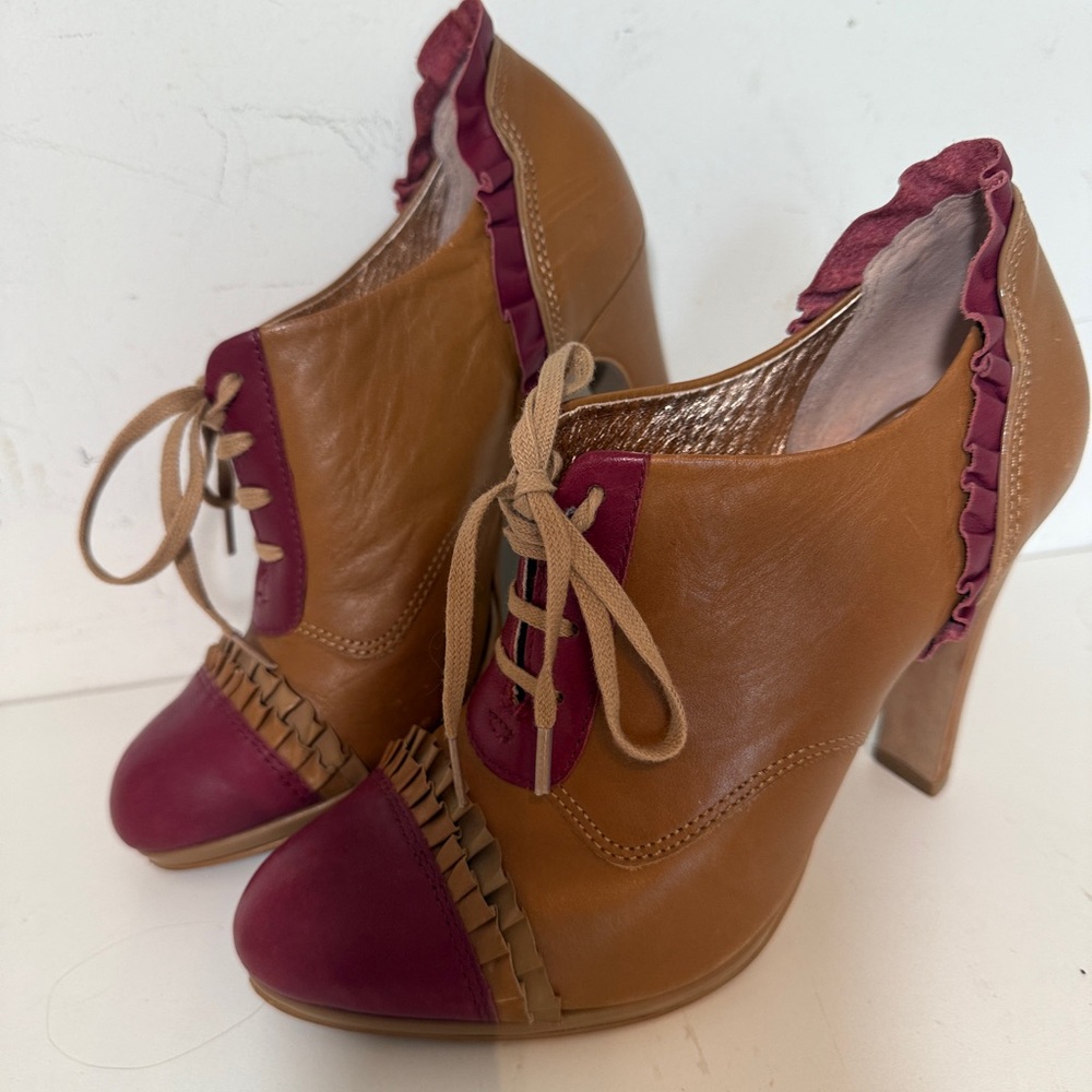 Anthropology Miss Albright Philadelphia Bordeux Ruffled Heels 7.5 vintage